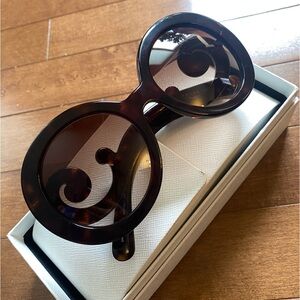 PRADA baroque sunglasses in great condition